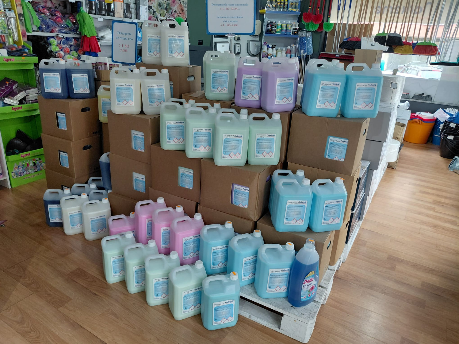 Detergentes profissionais disponíveis na loja Norkeme em Fafe